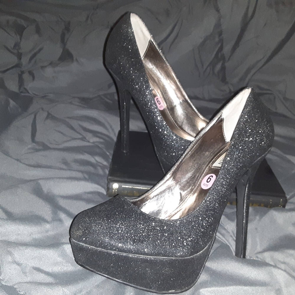 Steve Madden (NWOB) Size 9 -Black, Glittery Platform Heels